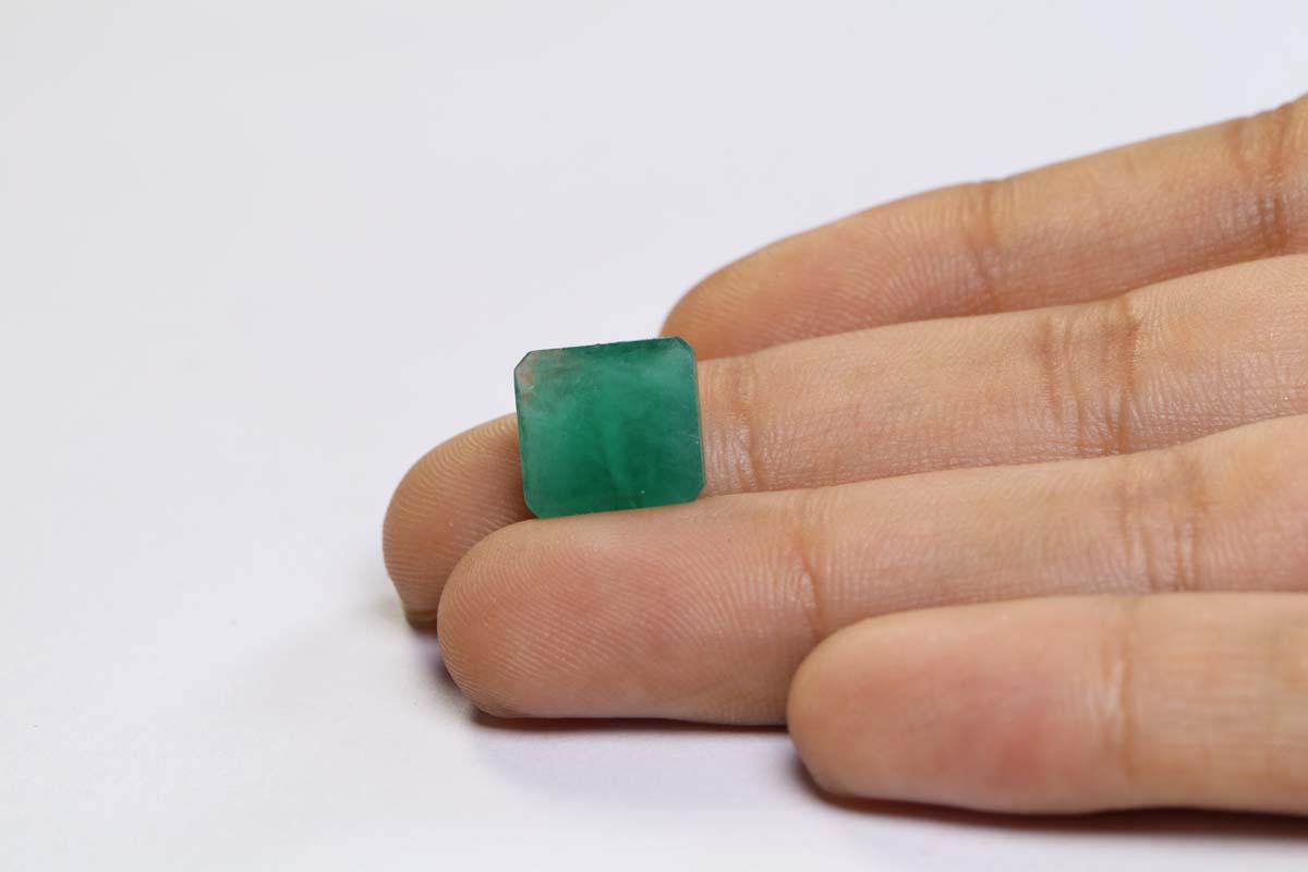 Emerald 4.85 Ct. 4 EMR10305 3 Emerald 4.85 Ct.