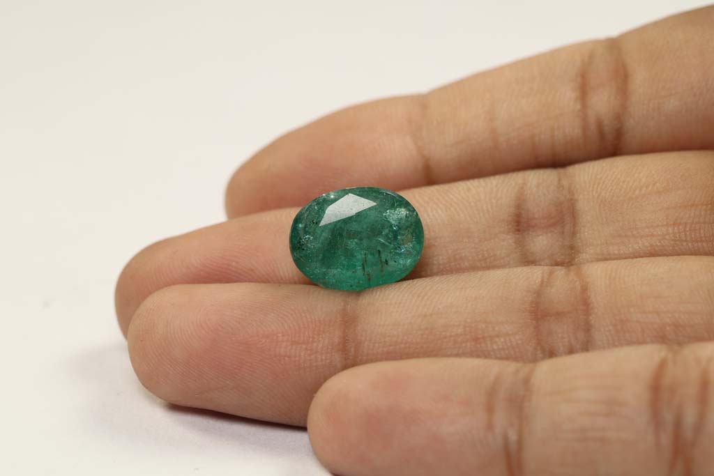 Emerald 8.57 Ct. 4 EMR12305 3 Emerald 8.57 Ct.