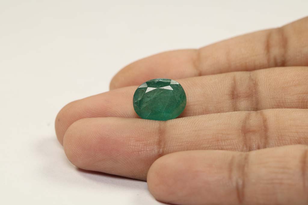 Emerald 8.09 Ct. 4 EMR12328 3 Emerald 8.09 Ct.