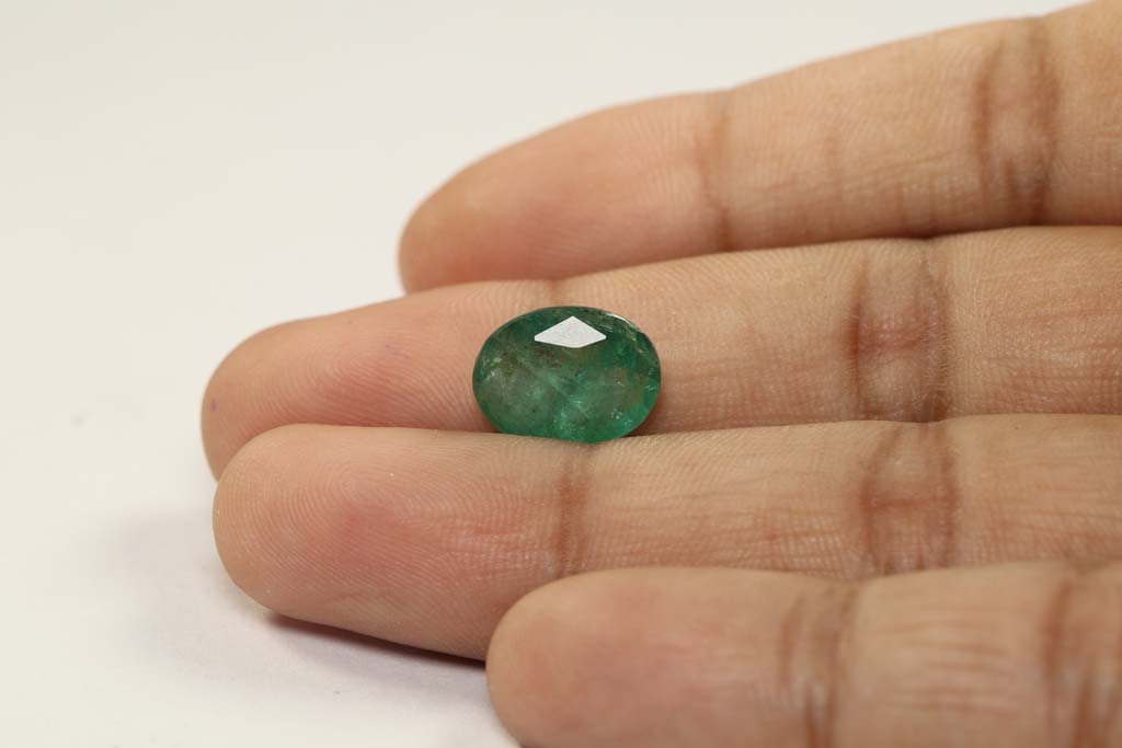 Emerald 4.77 Ct. 4 EMR12331 3 Emerald 4.77 Ct.