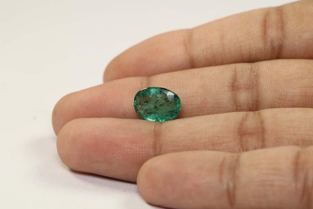 Emerald 3.14 Ct. 4 EMR12337 3 Emerald 3.14 Ct.