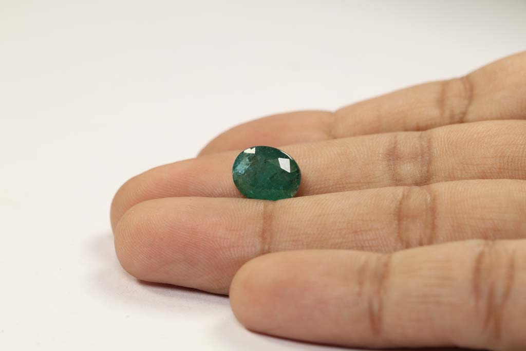 Emerald 4.21 Ct. 4 EMR12410 3 Emerald 4.21 Ct.