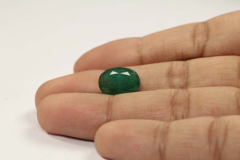 Emerald 4.47 Ct. 4 EMR12414 3 Emerald 4.47 Ct.