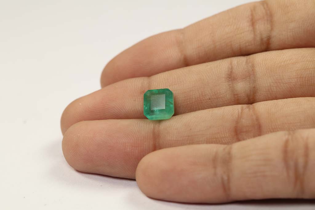 Emerald 2.73 Ct. 4 EMR12420 3 Emerald 2.73 Ct.