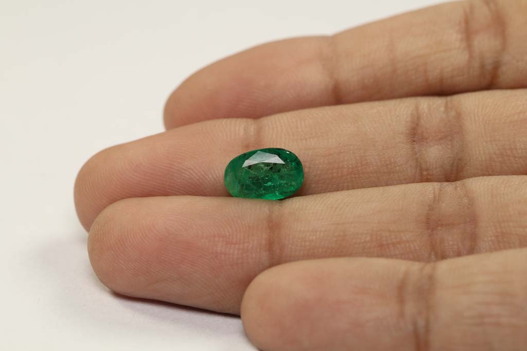 Emerald 2.22 Ct. 4 EMR12445 3 Emerald 2.22 Ct.