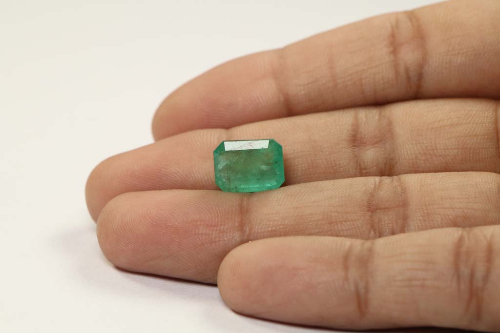 Emerald 5.11 Ct. 4 EMR12466 3 Emerald 5.11 Ct.