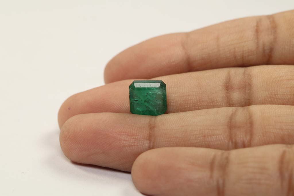 Emerald 4.39 Ct. 4 EMR12490 3 Emerald 4.39 Ct.