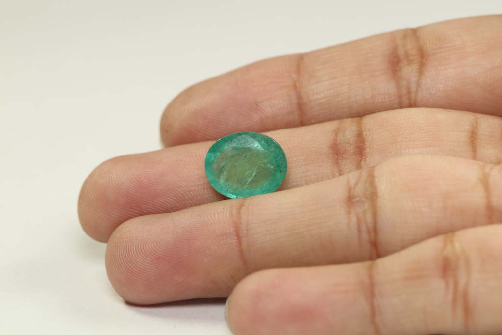 Emerald 5.59 Ct. 4 EMR12502 3 Emerald 5.59 Ct.