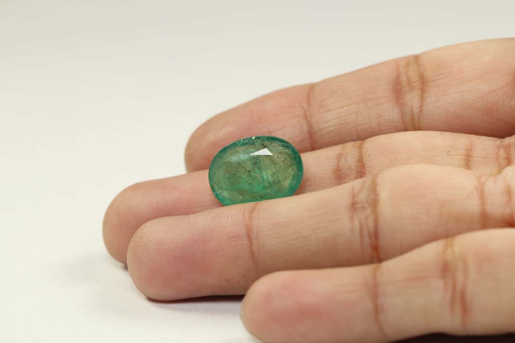 Emerald 8.47 Ct. 4 EMR12507 3 Emerald 8.47 Ct.