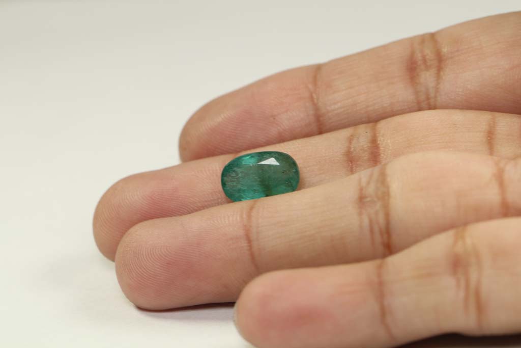Emerald 3.94 Ct. 4 EMR12516 3 Emerald 3.94 Ct.