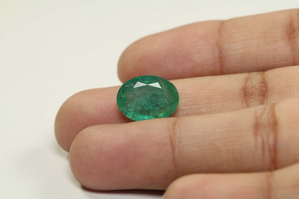 Emerald 4.97 Ct. 4 EMR12521 3 Emerald 4.97 Ct.
