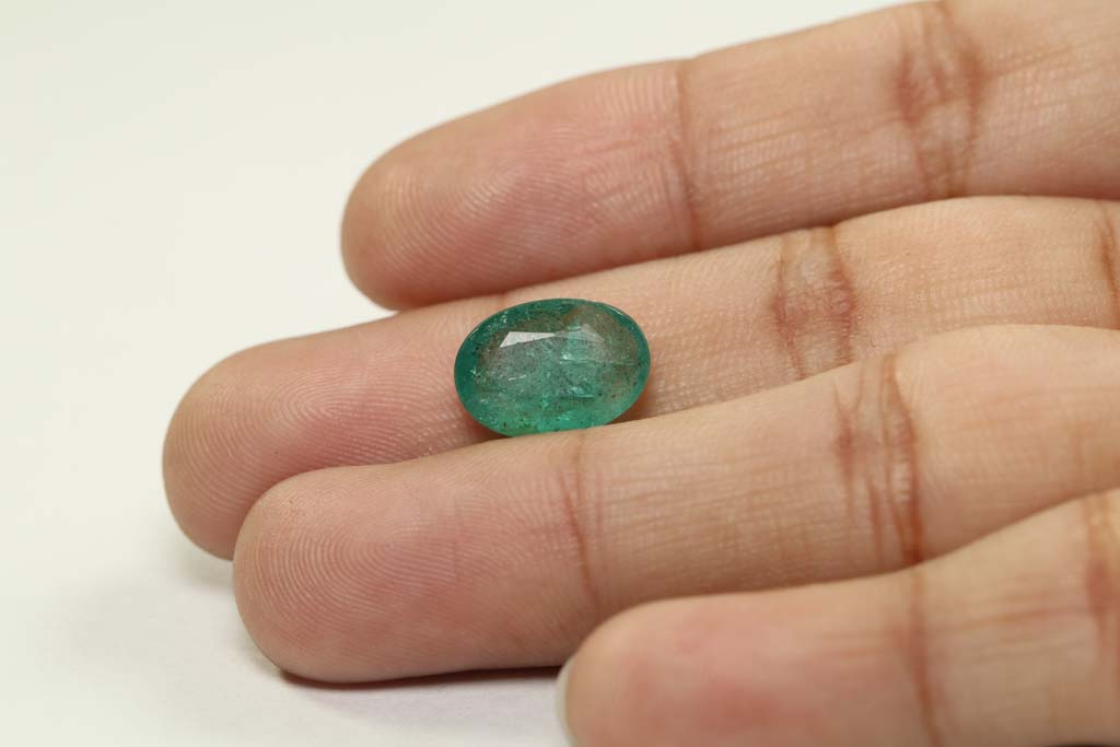 Emerald 4.26 Ct. 4 EMR12538 3 Emerald 4.26 Ct.