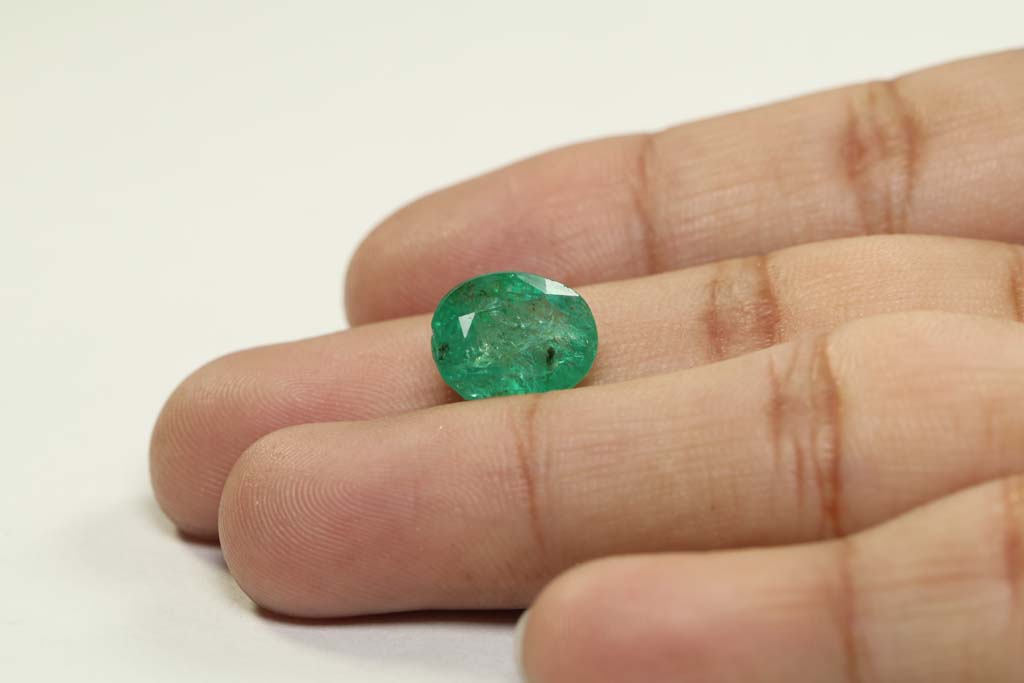 Emerald 5.35 Ct. 4 EMR12541 3 Emerald 5.35 Ct.