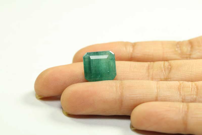 EMR12984 3 1 Emerald 8 Ct.