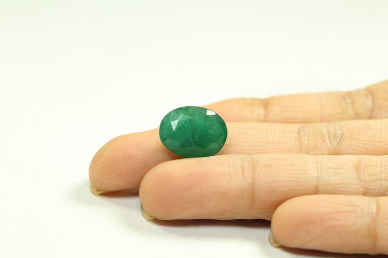 Emerald 7.6 Ct. 4 EMR13065 3 1 Emerald 7.6 Ct.