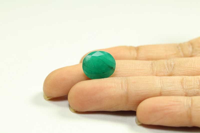 Emerald 7.3 Ct. 4 EMR13072 3 1 Emerald 7.3 Ct.