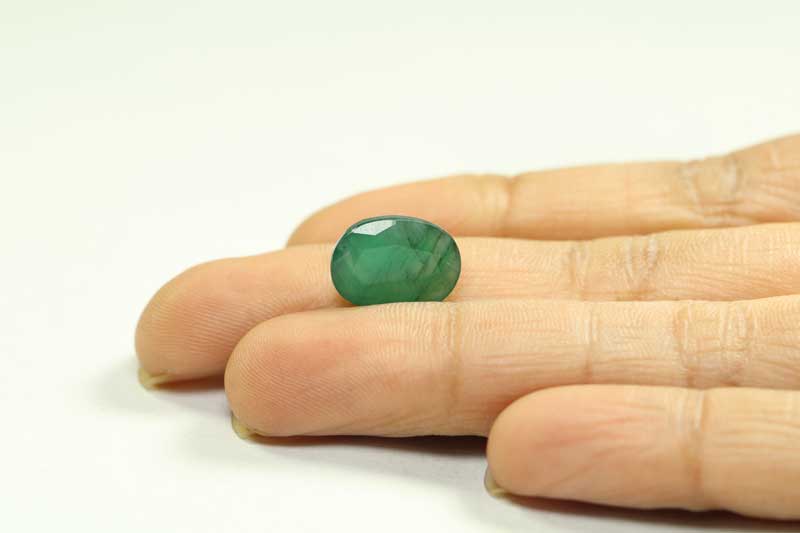 Emerald 5.05 Ct. 4 EMR13096 3 1 Emerald 5.05 Ct.
