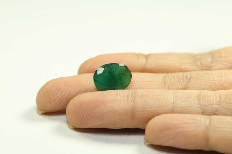 Emerald 5.05 Ct. 4 EMR13098 3 1 Emerald 5.05 Ct.