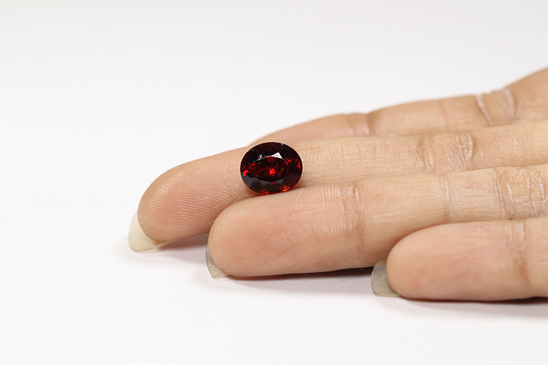 HESSONITE GOMED 3.71 Ct. 4 GMD4863 3 HESSONITE GOMED 3.71 Ct.