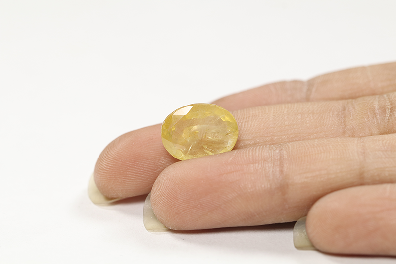 YELLOW SAPPHIRE 8.75 Ct.