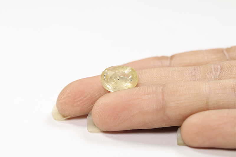 YELLOW SAPPHIRE 6.11 Ct.