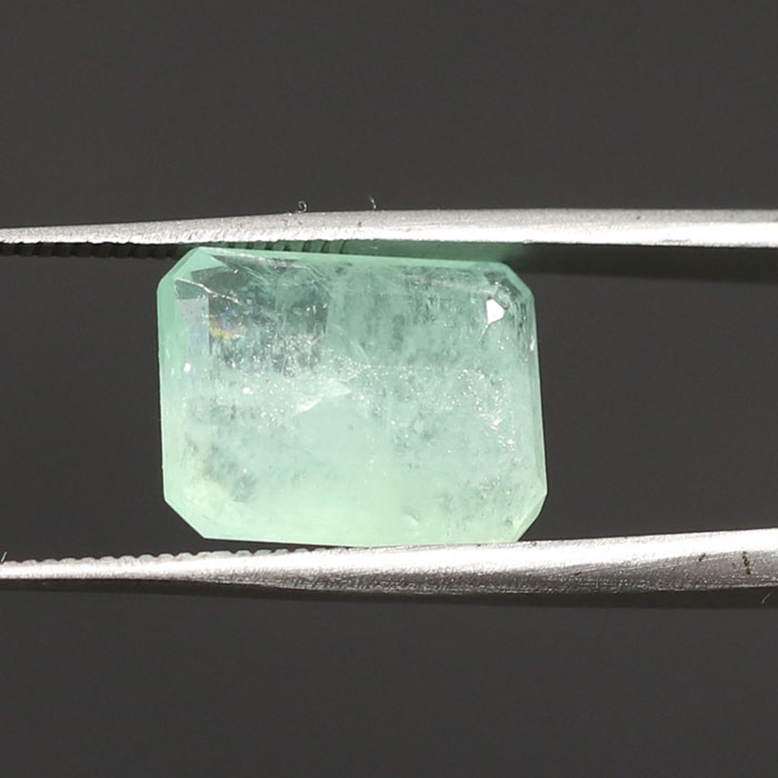 EMERALD 5.77 Ct. 3 EMRD17825 2 EMERALD 5.77 Ct.