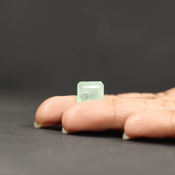 EMERALD 5.77 Ct. 4 EMRD17825 3 EMERALD 5.77 Ct.