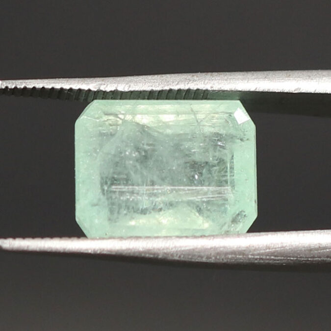EMERALD 4.77 Ct. 1 EMRD17827 1 EMERALD 4.77 Ct.