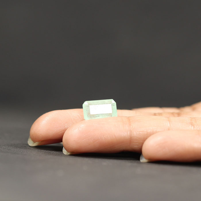 EMERALD 4.77 Ct. 4 EMRD17827 3 EMERALD 4.77 Ct.