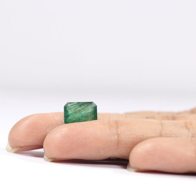 EMERALD 3.56 Ct. EMERALD 3.56 Ct.