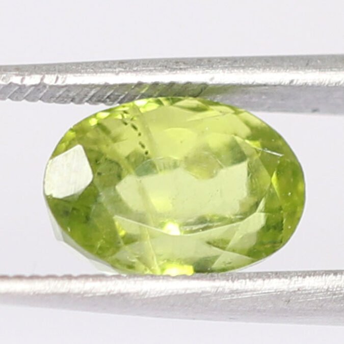 NPD628 1 PERIDOT 3.14 Ct.