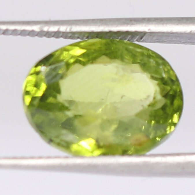 NPD634 1 PERIDOT 4.9 Ct.