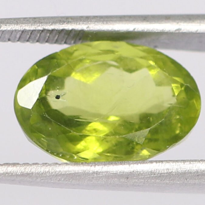 NPD637 1 PERIDOT 4.33 Ct.