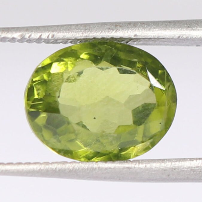 NPD639 1 PERIDOT 3.66 Ct.