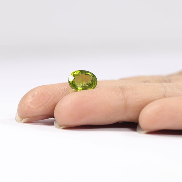 NPD639 3 PERIDOT 3.66 Ct.