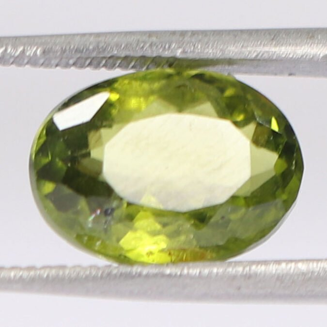 NPD647 1 PERIDOT 3.8 Ct.