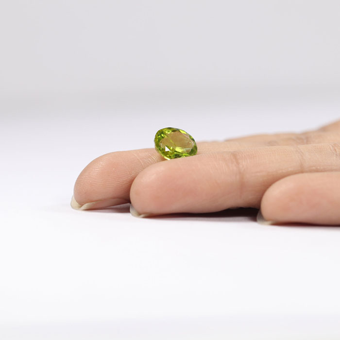 NPD653 3 PERIDOT 2.93 Ct.