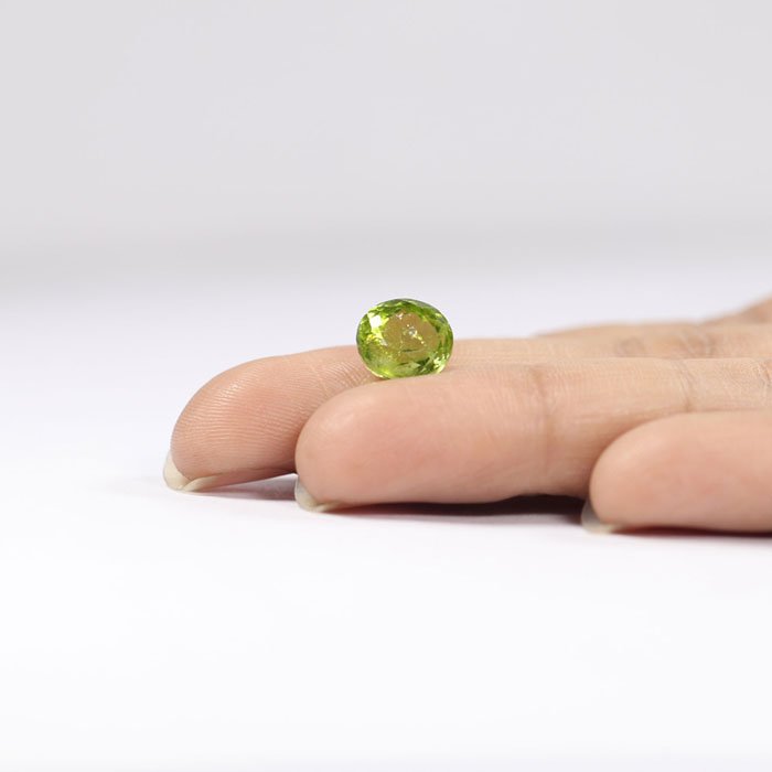 NPD654 3 PERIDOT 4.57 Ct.