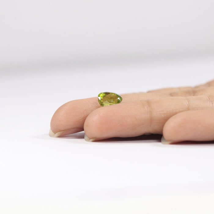NPD662 3 PERIDOT 2.2 Ct.