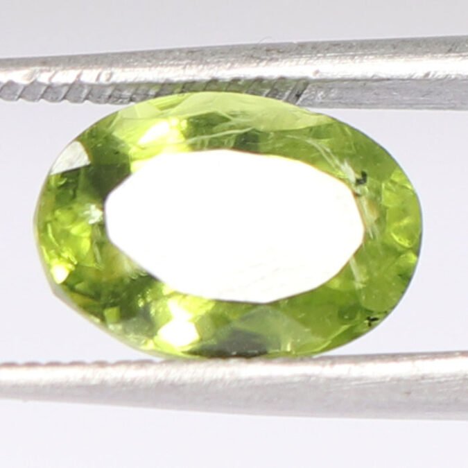 NPD670 1 PERIDOT 3.04 Ct.