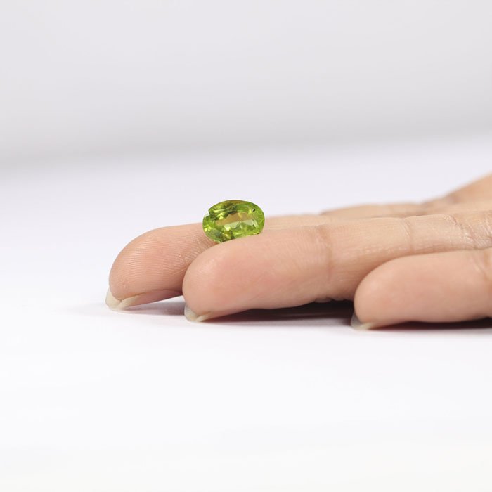 NPD670 3 PERIDOT 3.04 Ct.