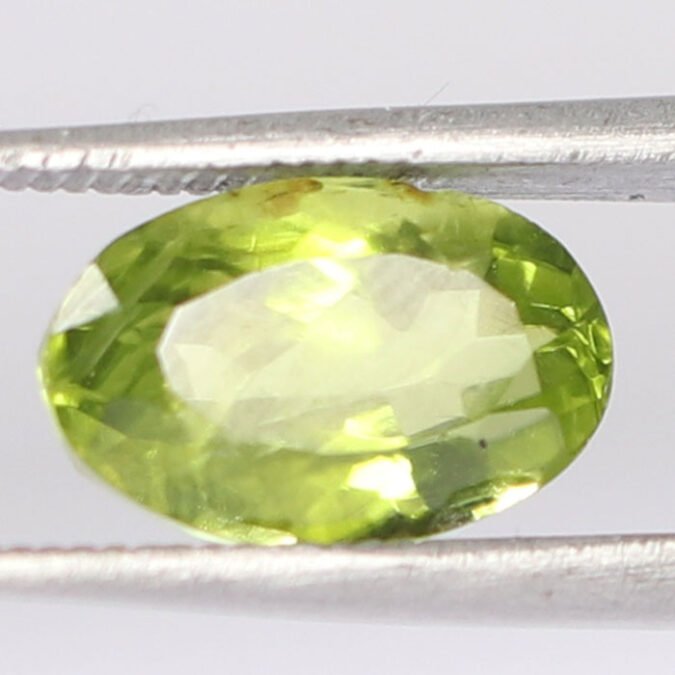 NPD672 1 PERIDOT 3.23 Ct.