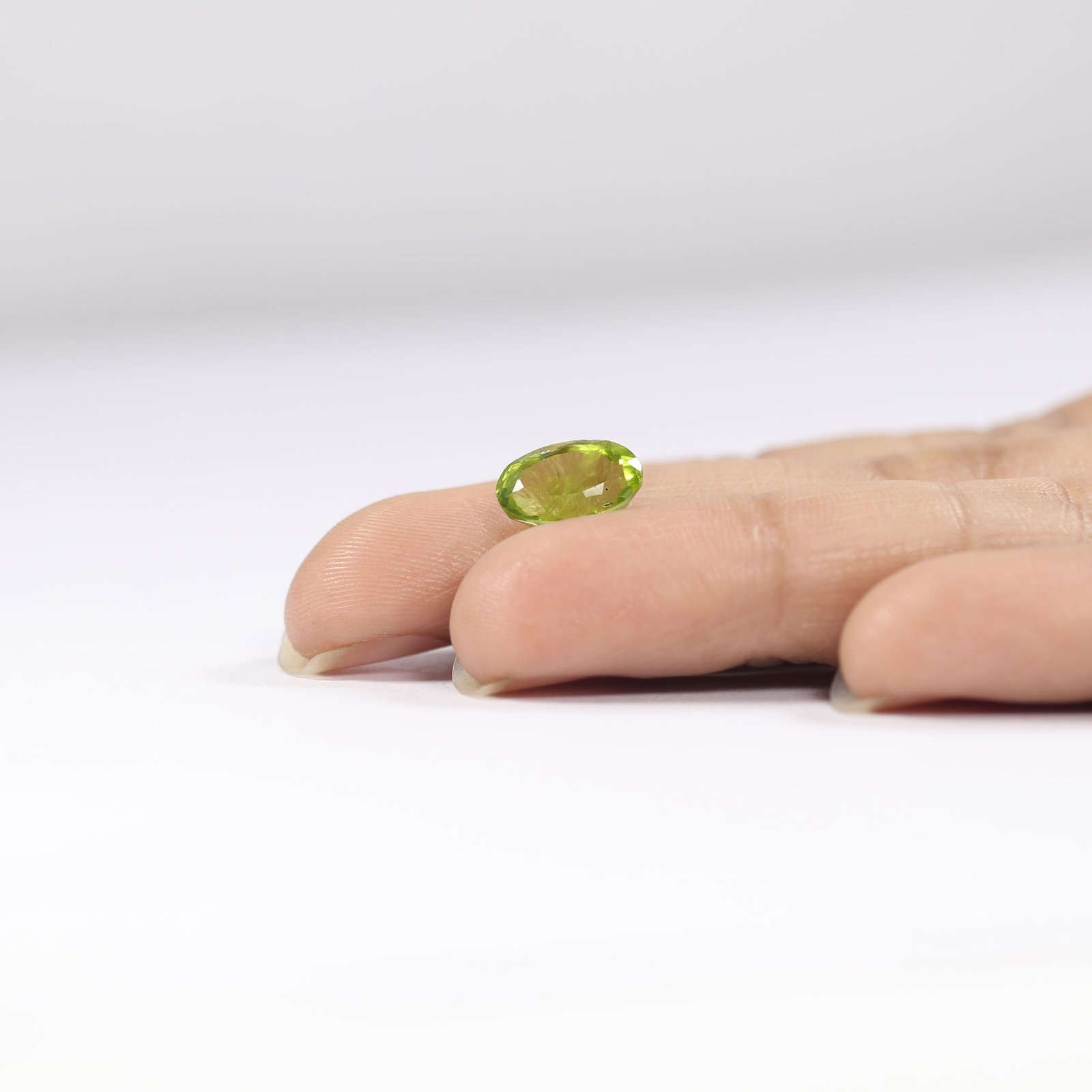 NPD672 3 PERIDOT 3.23 Ct.