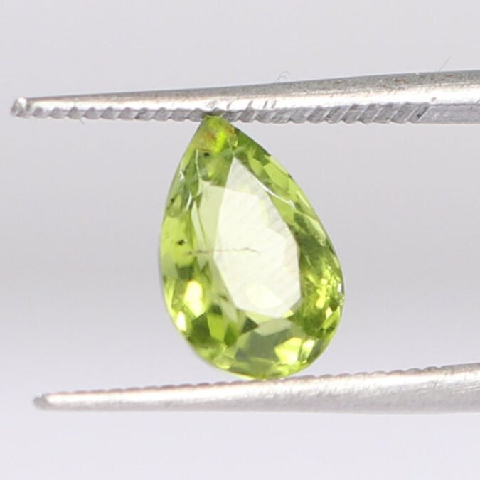NPD676 1 PERIDOT 1.75 Ct.