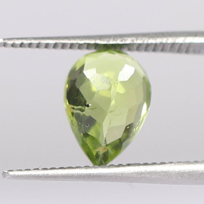 NPD676 2 PERIDOT 1.75 Ct.