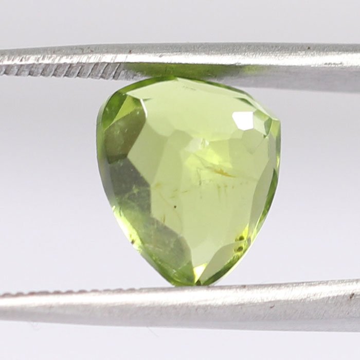 NPD678 2 PERIDOT 3.92 Ct.