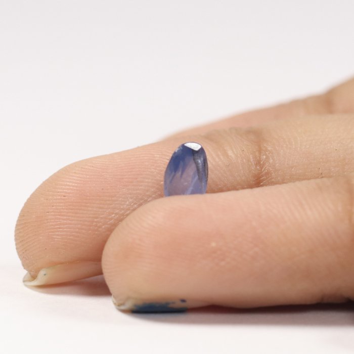 BSP12212 3 1 BLUE SAPPHIRE 0.8 Ct.