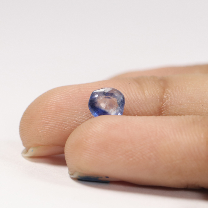 BSP12217 3 1 BLUE SAPPHIRE 0.94 Ct.