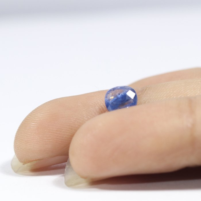 BSP12240 3 1 BLUE SAPPHIRE 0.99 Ct.