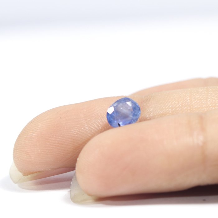 BSP12246 3 1 BLUE SAPPHIRE 0.98 Ct.